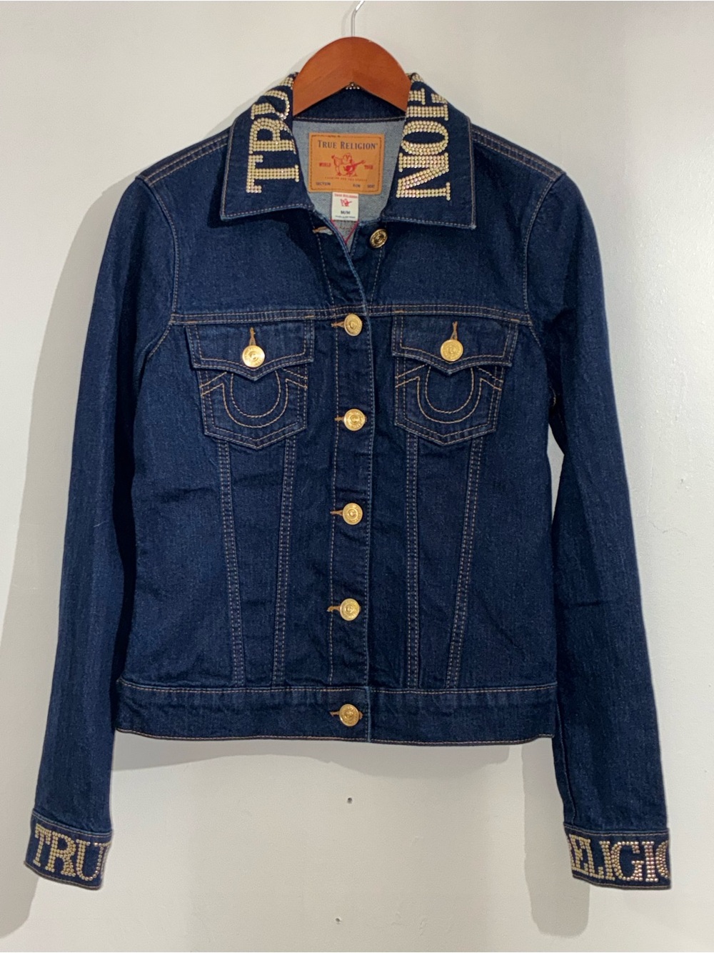 True Religion Women’s M Skinny Trucker Denim Jacket Gold Logo Studded NWT 202544
